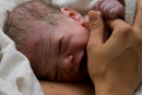 Naissance de notre fils Oscar. 15 minutes après sa naissance sur le ventre de maman... Naissance le 01 octobre 2007 à 0h33 heure anglaise...