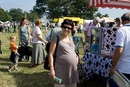 Jess magnifique devant le stand de glaces...