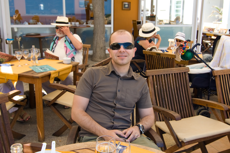 Marc au restaurant de la plage de Sa Tuna