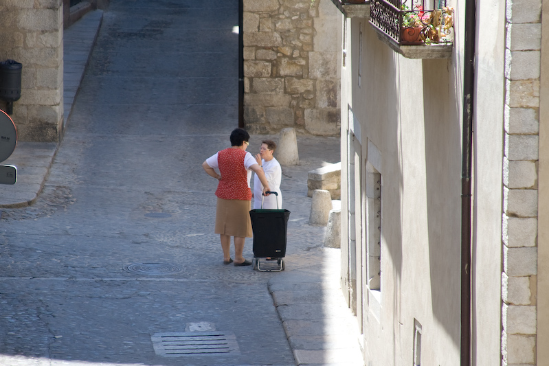 Vieilles dames dans les rues de Girona