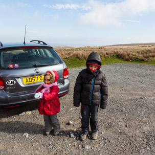 Eglwyswrw - 16 April 2014 / Oscar and Alana feeling the cold