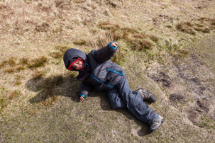 Eglwyswrw - 16 April 2014 / Oscar falling on the ground