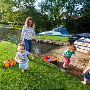 Henley-on-Thames - 31 May 2014 / Playing by the river