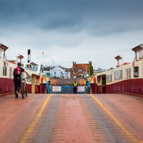 Cowes - 02 April 2015 / Chain ferry in Cowes