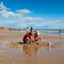 Boscombe Beach - 29 August 2016 / Oscar and Alana building stuffs