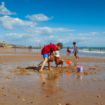 Boscombe Beach - 29 August 2016 / Oscar and Alana building stuffs