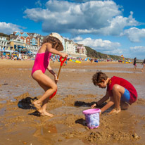 Boscombe Beach - 29 August 2016 / Oscar and Alana building stuffs