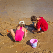 Boscombe Beach - 29 August 2016 / Digging the sand