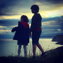 Bridport - 24-26 June 2017 / Alana and Oscar observing the sea...